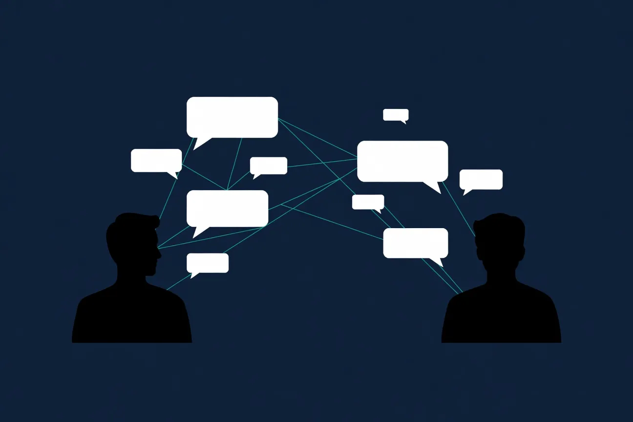 Silhouettes échanger via chat en ligne, bulles de conversation sur fond bleu marine